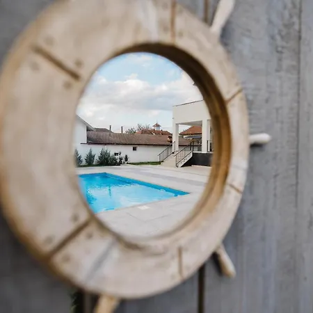 Farm stay Pensiunea Magnesia Sanatesti